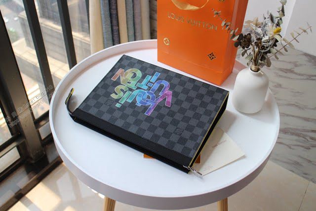 lv手包 N60308原單 多功能Pochette Voyage中號手袋 lv男士手拿包  lvqb1820